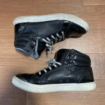 2000s 올드 유니클로 블랙 에나멜 하이컷 스니커즈 27cm