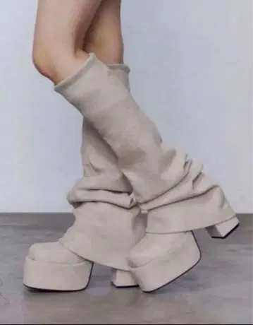 EMODA 스타일 플레어 커버 핏 통굽 부츠 화이트