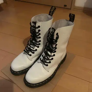 Dr.Martens 닥터마틴 10홀 부츠 화이트