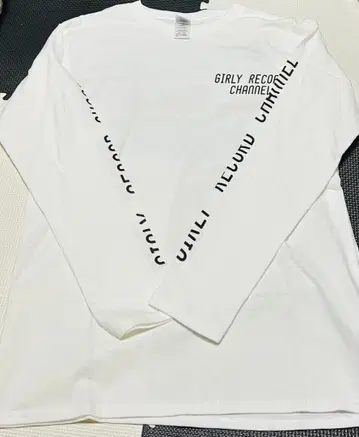 걸리 레코드 채널 롱T 새상품 M사이즈 롱T셔츠 화이트