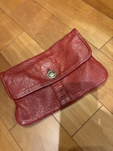 aniary 가죽 빨간색 클러치백