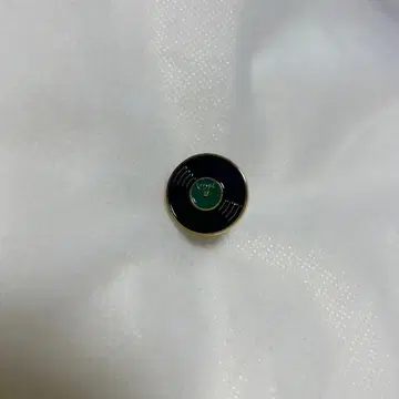 미세스 그린애플 레코드 디자인 핀 배지