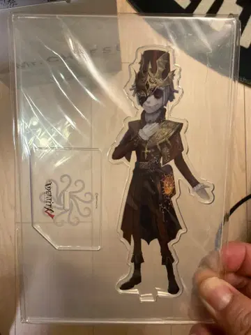 제5인격 아크릴 스탠드 포스트맨 빅터 그랑츠