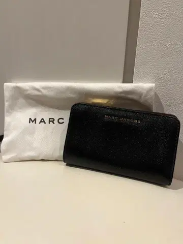 [ 가격 인하 ] MARC JACOBS 접이식 지갑 수납 가방 포함