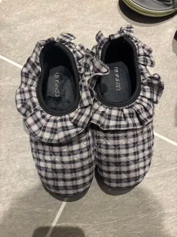 SUBU COYSEIO Coyseio 프릴 체크 무늬 슬립온