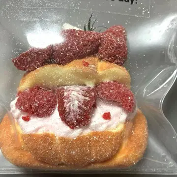 스퀴즈 폭신폭신 빵 딸기 샌드 케이크