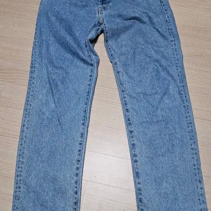 Supreme Regular Jin Washed Indigo 32 on Bunjang Global Site.