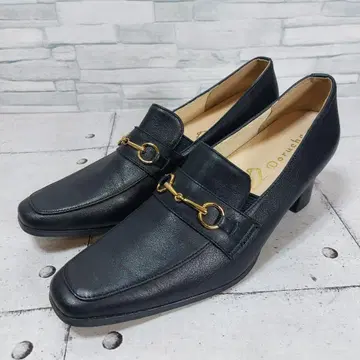 [새상품급] 돌체 소가죽 청키힐 비트 로퍼 블랙