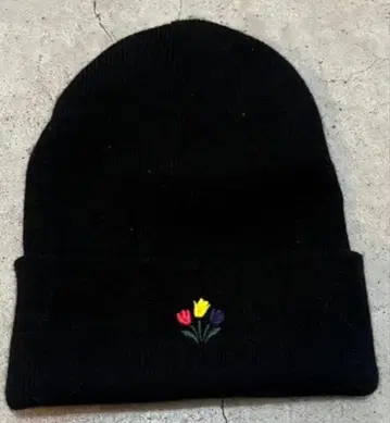새상품급 NOAH 블랙 튤립 자수 니트 모자 노아 블랙