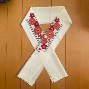 장식용 깃 반리 후리소데 화이트 꽃 기하학 패턴 오렌지 블루 자수