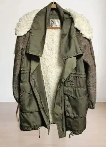 FROM FIRST MUSEE 코트 퍼모 혼합 안감 이소재 절개