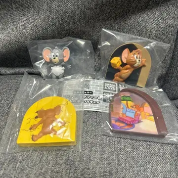 톰과 제리 제리와 타피가 있는 집 피규어