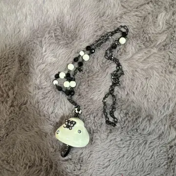 ANNA SUI 버섯 모양 목걸이