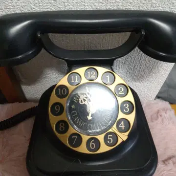 HELLO KITTY 블랙 전화기 시계