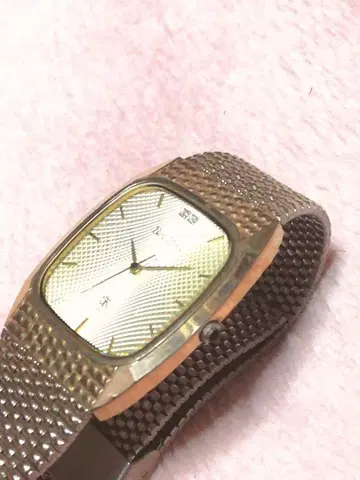 벤러스(Ben Rus) 손목시계 / 골드색. 새상품급