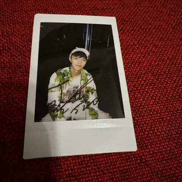 MYNAME JunQ 폴라로이드 사인 포함