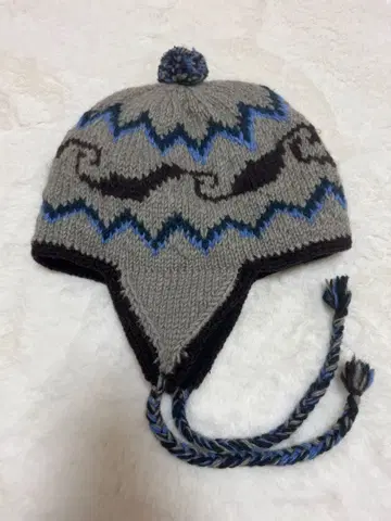 Sour Cream who's who gallery 이어 플랩 비니