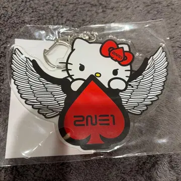 2NE1 헬로키티 아크릴 키링 윙