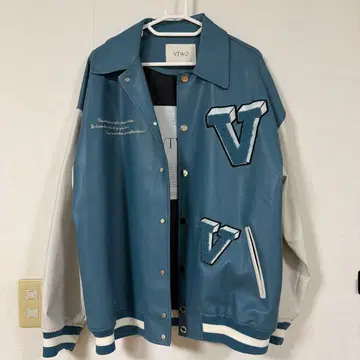 VTWO 바시티 자켓 파랑 V자 로고