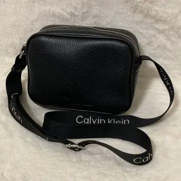 컨디션 최상 캘빈클라인 숄더백 로고 엠보싱 엠보