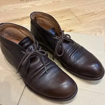 미스터 올리브 MR.OLIVE 가죽 처카 부츠 다크 브라운