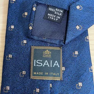 이자이아 넥타이