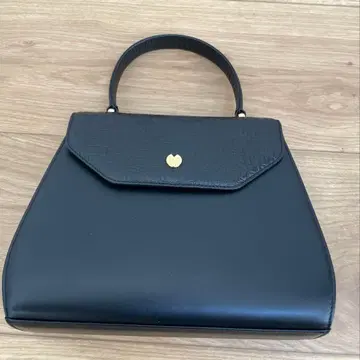 블랙 악어 엠보싱 핸드백 밀라 쇤