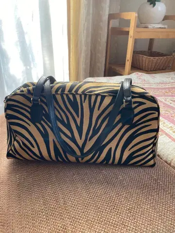 케이트 스페이드 제브라 패턴 핸드백