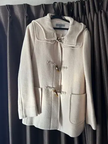 화이트 더플 코트 후드 부착 UNIQLO