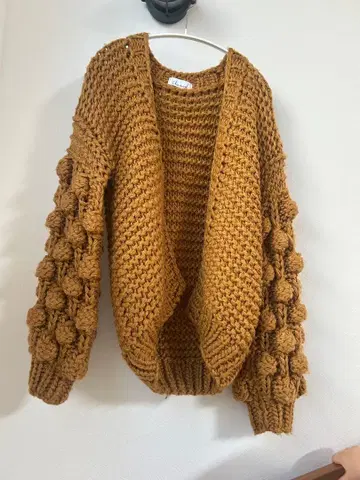 Chicwish 머스타드 소매 폼폼 니트 가디건 시크위시
