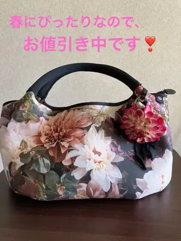 센소유니코 화려한 달리아 패턴의 백 다이빙 수트 소재