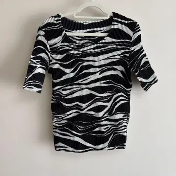 010 제브라 패턴 반팔 상의 앙상블