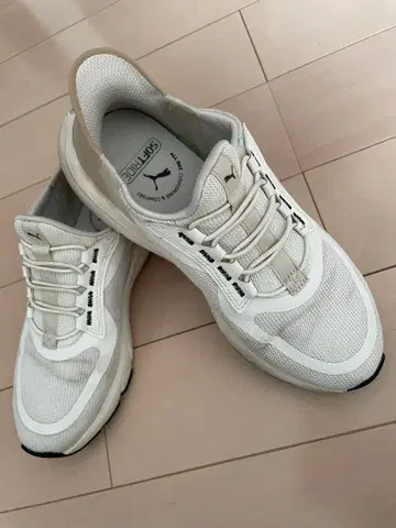 23.5cm PUMA SOFTRIDE 화이트 스니커즈