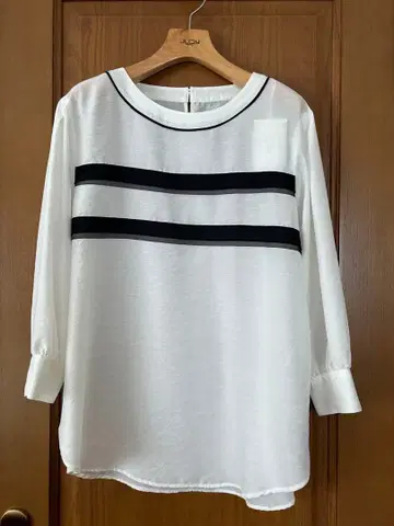 JUDY 라운드 컷 블라우스 A 라인 엘레강트 [택 포함 새상품]