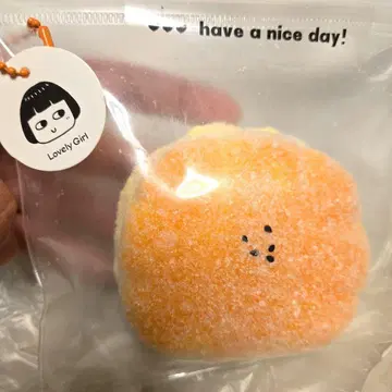 말랑말랑 가루 묻은 생크림 M 사이즈 도톰 멜론빵 타바스코 스퀴즈