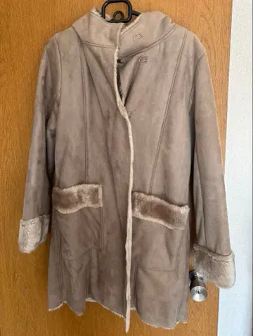 Boogle 무스탕 코트 베이지 후드 부착