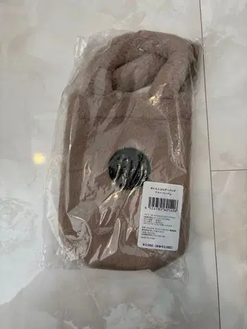 스타벅스 홀리데이 2025 보틀 숄더백 퍼 베이지