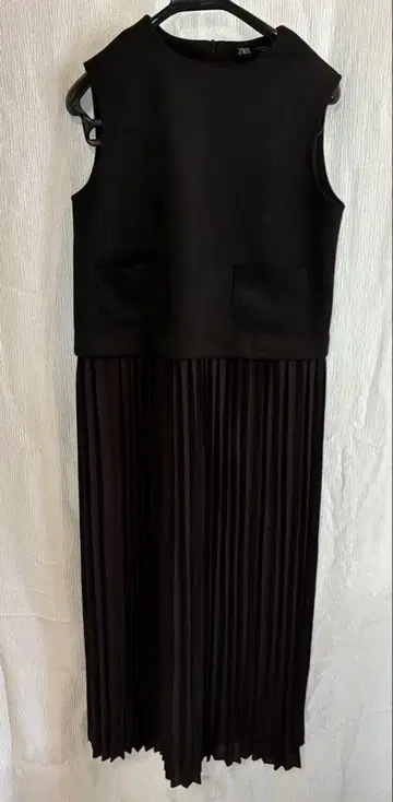 [ ZARA 새상품급 ] 페이크 스웨이드와 플리츠가 아름다운 롱 원피스