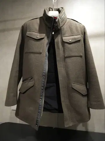 VICTORINOX HIGHLANDER 울 코트 새상품급