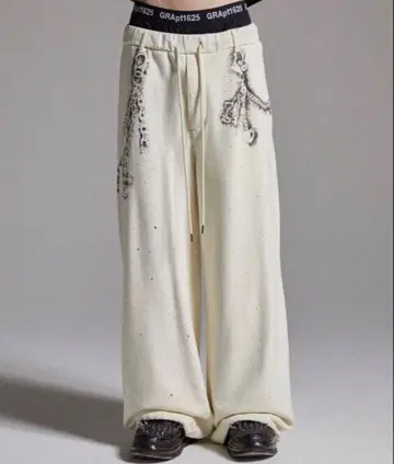 최저가 새상품 GRANCY 큐빅 스웨트 팬츠 화이트 S사이즈