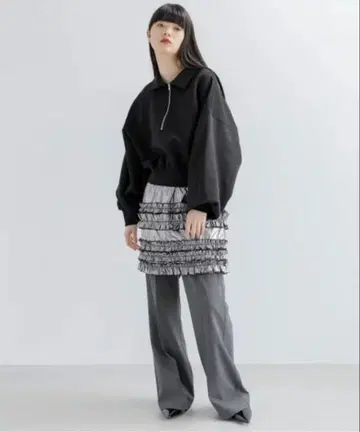 [ yuw ] 메탈릭 프릴 미니 스커트 로리즈팜 실버