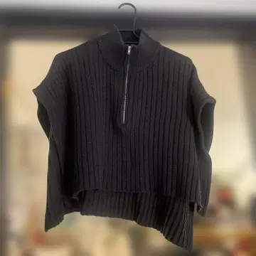 ACUTA 다크 그레이 니트 베스트