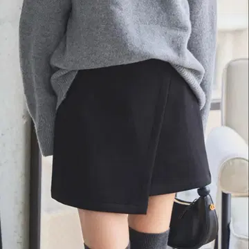 [ 완판템 ] 고베 레터스 다이버 스코트 치마바지 블랙 M