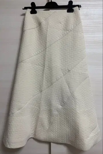 에스카르고 스커트 솔트 크림