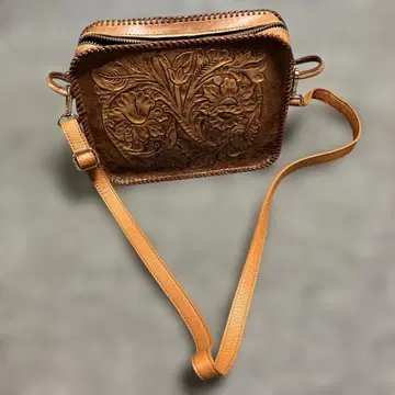 미사용 새상품 가죽 꽃무늬 엠보싱 숄더, 사선 가케, 백