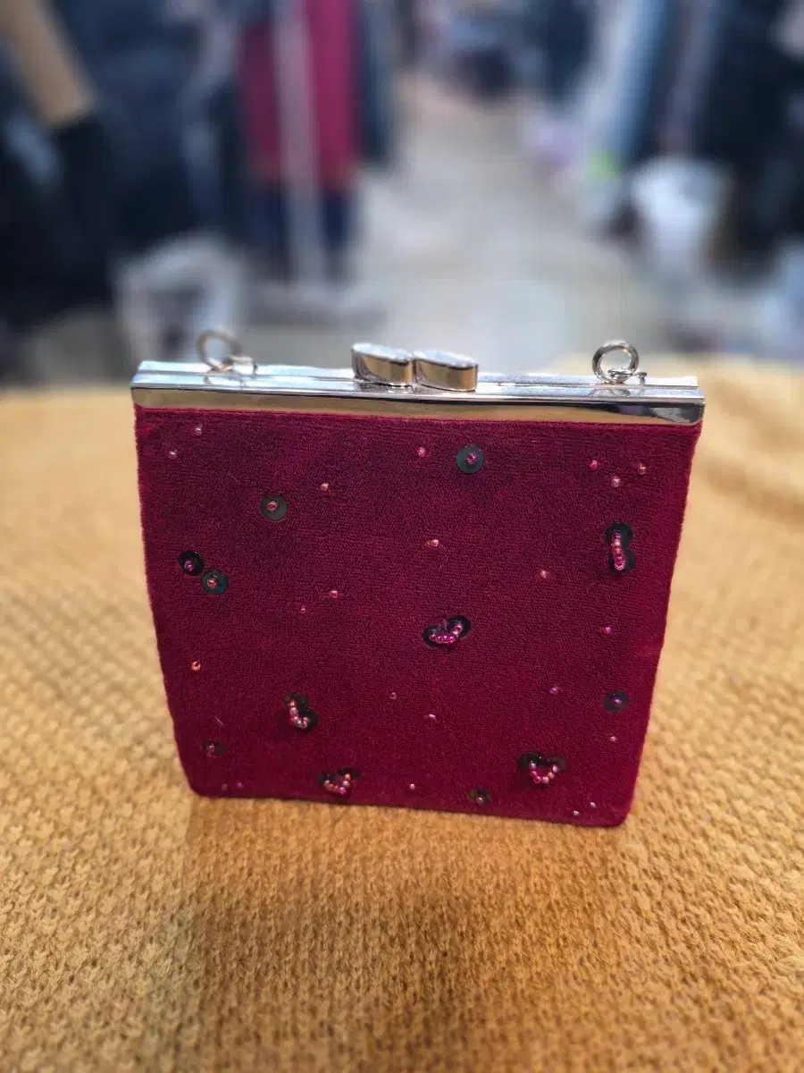 버건디 스퀘어 미니 클러치 백