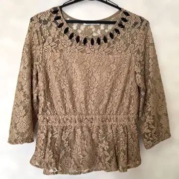 마릴린문 레이스 비쥬 7부 소매 상의 베이지