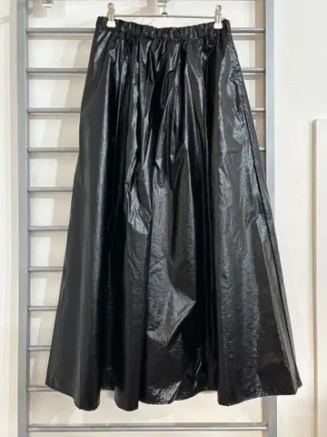 RILATO 메탈릭 스커트 블랙