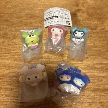 TWICE LOVELYS x 산리오 마스코트 참