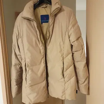 MONCLER 베이지 다운 자켓